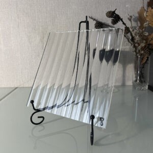 Фото 2 стекло осветленное рифленое MORU Wide Line 5 мм